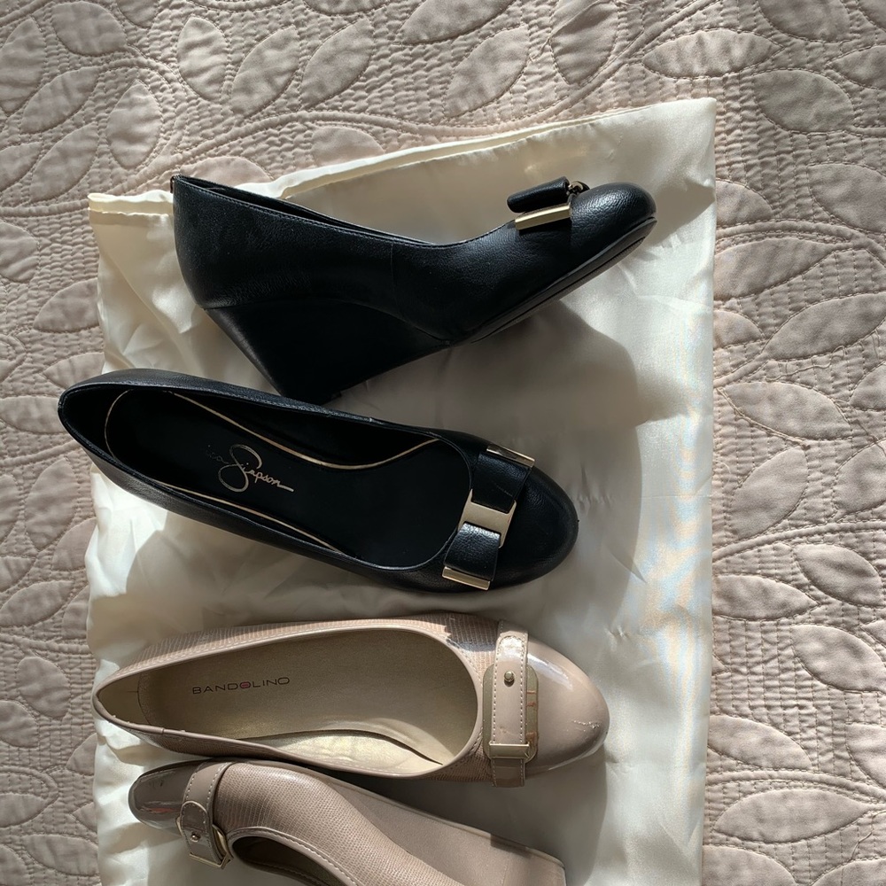 Selling these shoes each for $8